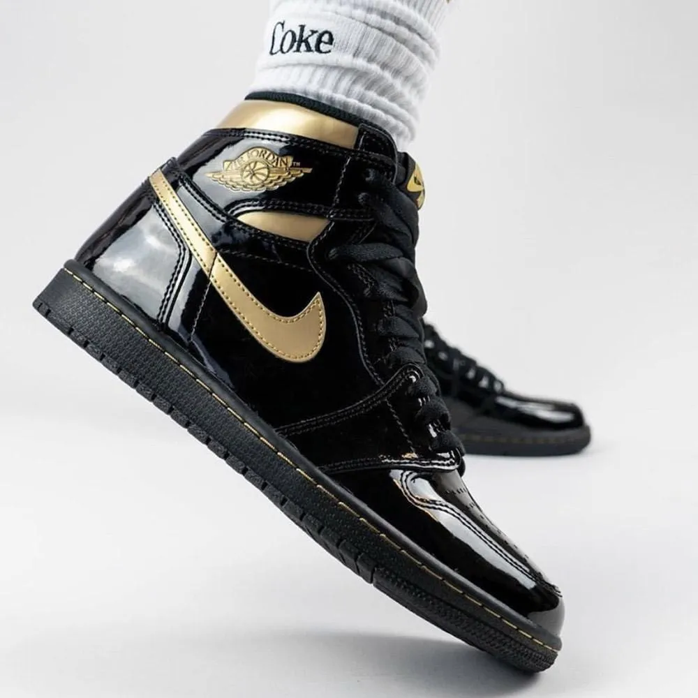 Air Jordan 1 Retro High OG 'Black Metallic Gold'