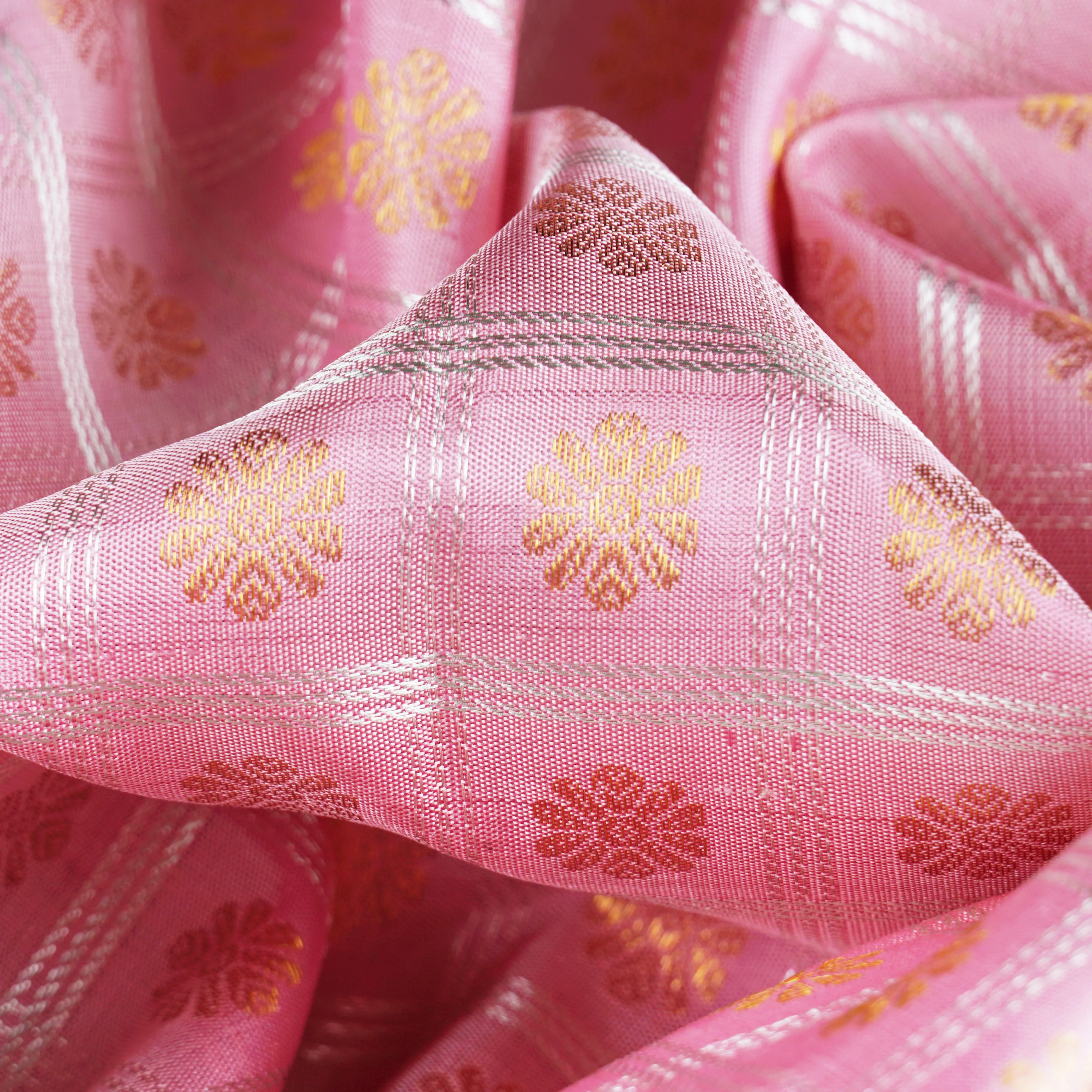 Handwoven Pastel pink Kanjivaram Silk Saree - 1914T008997DSC