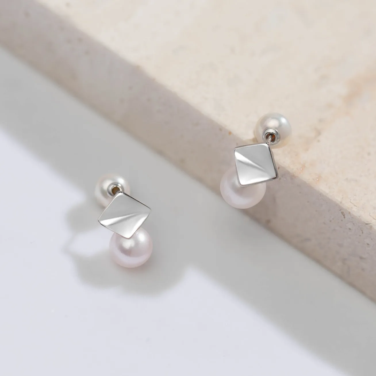 New Yorker Freshwater Pearl Earrings WE00492