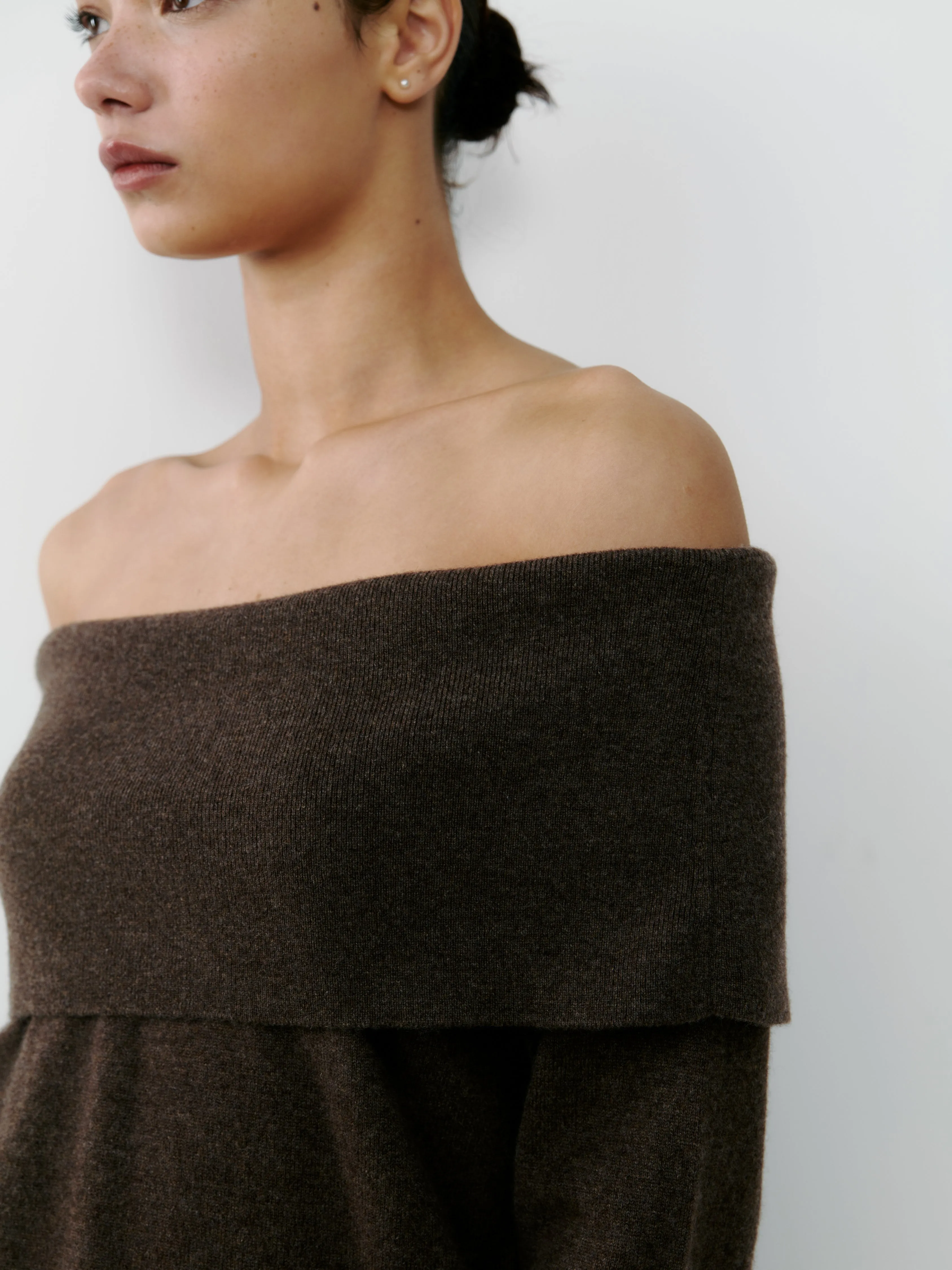 THE CASHMERE OFF SHOULDER - CHESTNUT BROWN