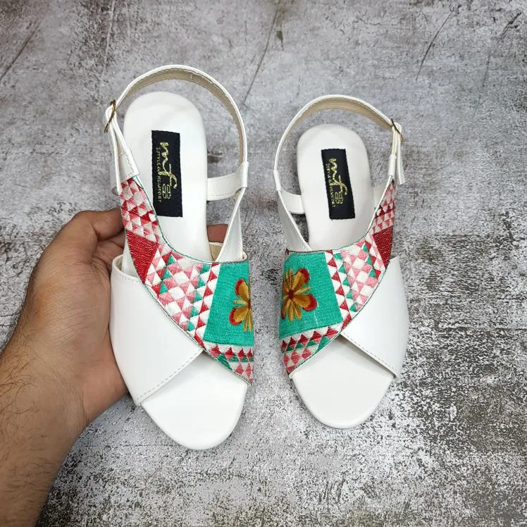 Women Embroidery Peshawri Sandal